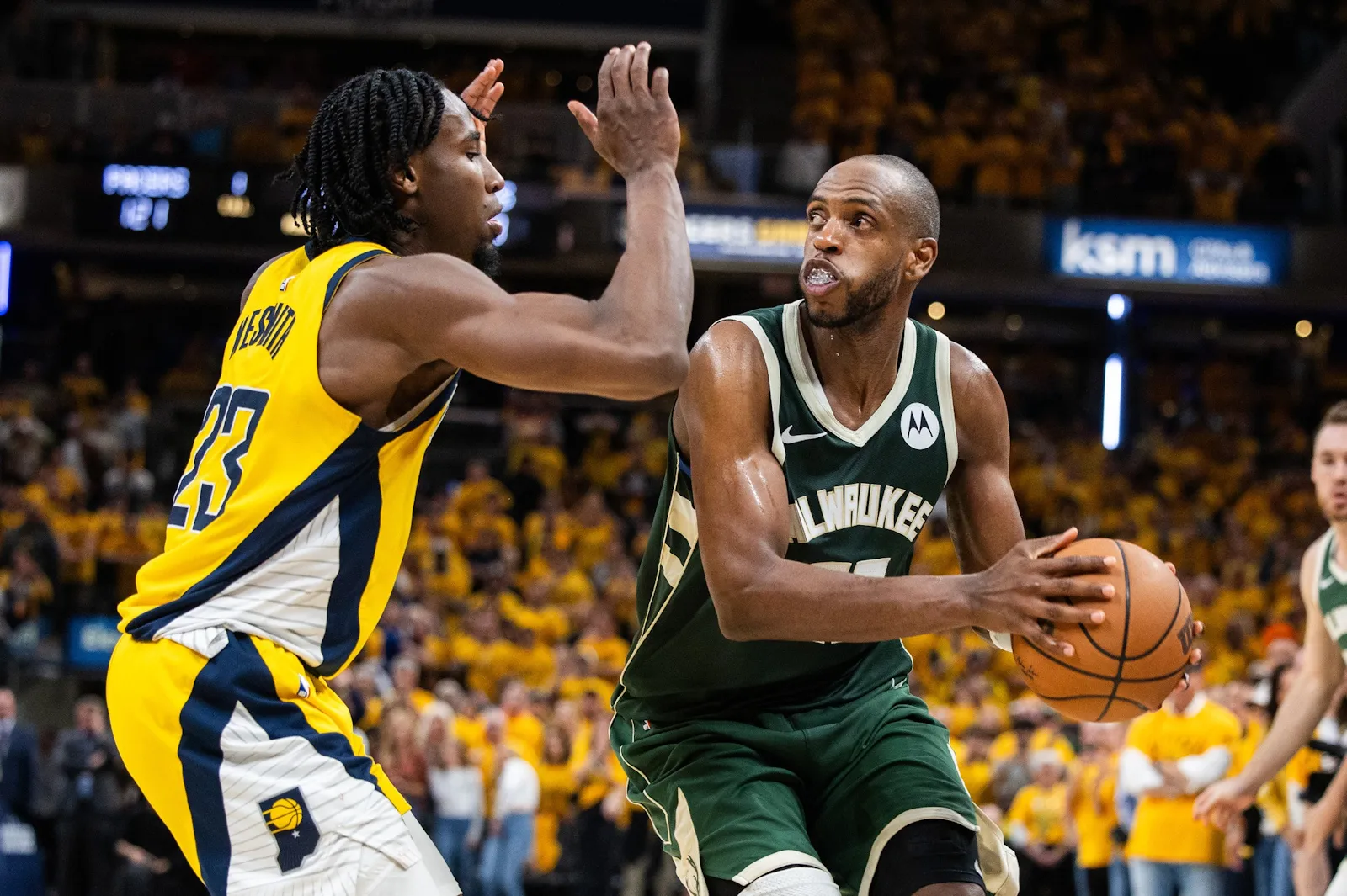 Khris Middleton Aaron Nesmith