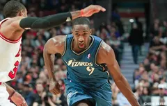 Défié par Nick Young, Gilbert Arenas réussit un 95/100 à 3-points !
