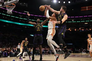 Les Lakers retrouvent le sourire en maîtrisant les Hawks