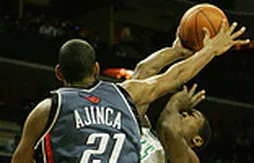 Ajinca reste à Charlotte