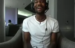 Deandre Ayton, jamais sans sa manette de jeu !