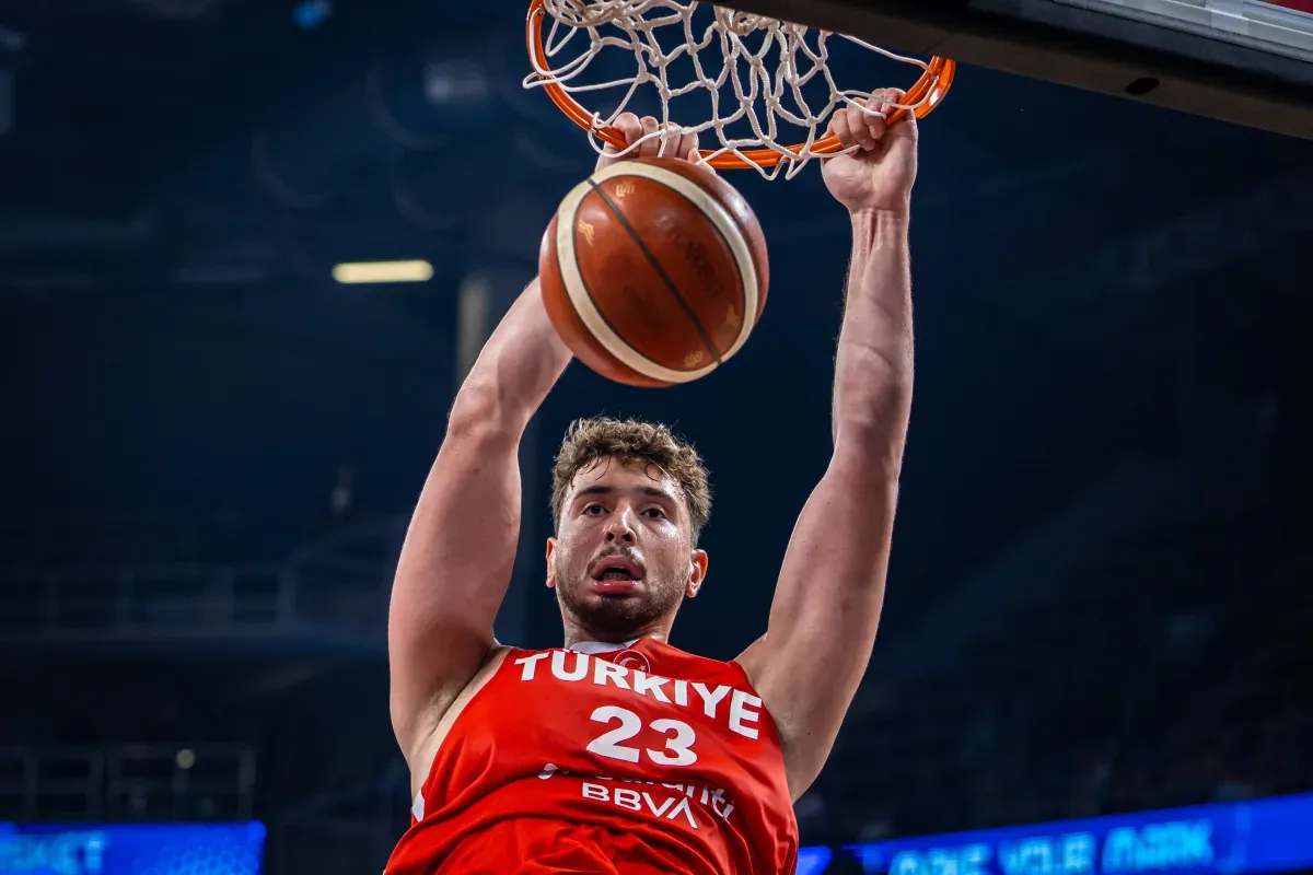 Alperen Sengun (Turquie) contre l'Estonie durant l'Eurobasket