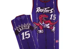 Pour ses 20 ans, Toronto ressort son maillot avec un dinosaure