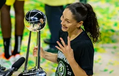 Trois heures de cérémonie pour le retrait du maillot de Sue Bird !