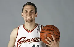 Lance Allred, le premier sourd à jouer en NBA