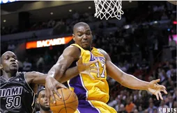 Andrew Bynum s’entraîne dans les infrastructures des Lakers