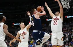 Nikola Jokic voit triple et les Nuggets écrasent les Cavaliers