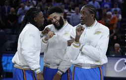 Pour le Thunder, une incroyable double bague avec 800 pierres précieuses