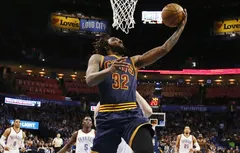 Derrick Williams file en Chine