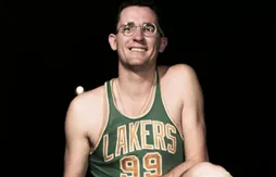 Les Lakers ont retiré le maillot de leur première star, George Mikan