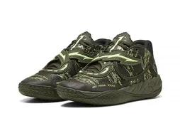 La MB.05 « Camo » sort du bois