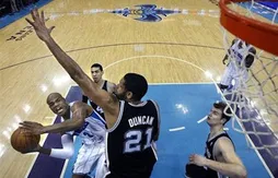 Tim Duncan clutch ; Tony Parker en mode record