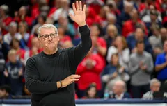 NCAA | Le coach d’UConn devient le plus victorieux de l’histoire