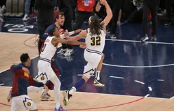 Aaron Gordon sauve les Nuggets sur un incroyable dunk au buzzer !