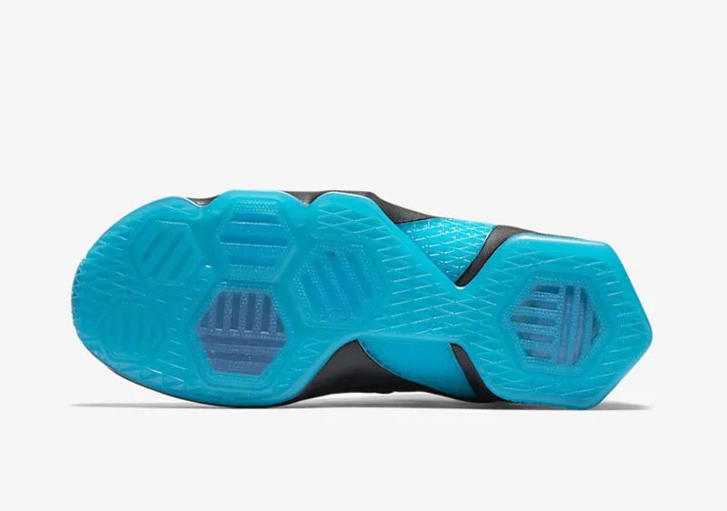 more-graphic-prints-nike-lebron-13-06