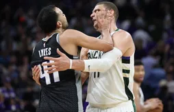 Ça chauffe fort entre Brook Lopez et Trey Lyles
