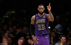 Sous le regard des “Dieux du basket”, LeBron James ne veut pas balancer la fin de saison