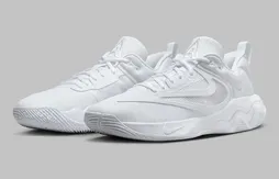 La Giannis Immortality 3 ose le « White on White »