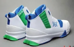Kevin Love a des nouvelles chaussures… bizarres