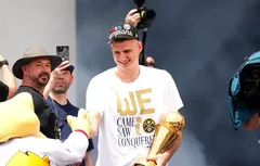 Quand Nikola Jokic donne des conseils à Zeljko Obradovic