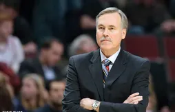 Pour Mike D’Antoni, les pivots devront bientôt s’écarter et tirer à trois points