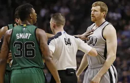 Marcus Smart expulsé pour un vilain coup dans les parties intimes de Matt Bonner