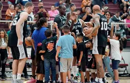 Les Spurs s’entraînent à Uvalde, ville texane traumatisée par une fusillade dans une école