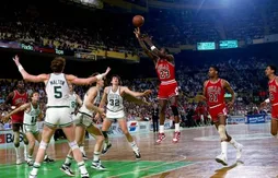 “Dieu” déguisé en Michael Jordan : des milliers de dollars pour un bout du billet du match