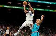 Les Hornets complètent leur collection de meneurs/arrières avec Spencer Dinwiddie