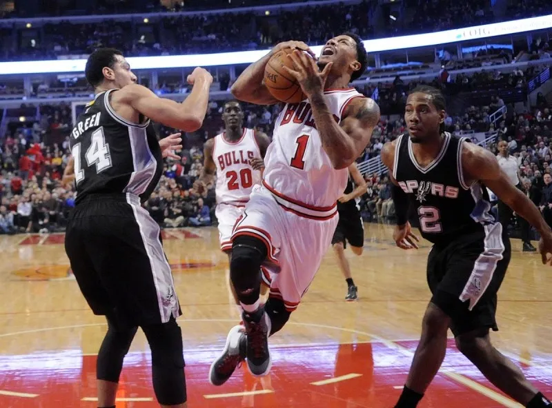 Derrick Rose donne une leçon aux Spurs