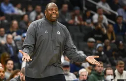 Alors que Georgetown touche le fond, la pression monte pour Patrick Ewing