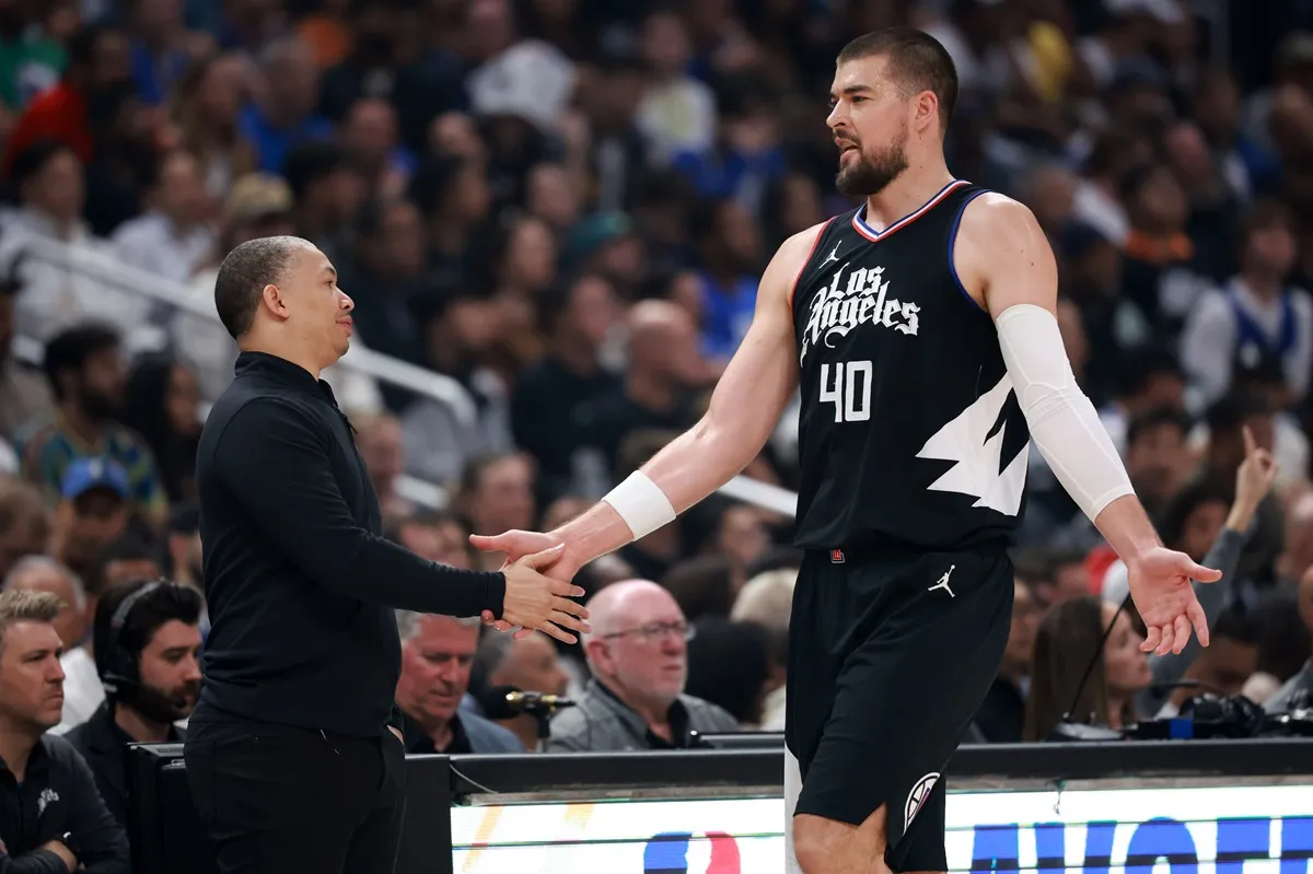 Ivica Zubac et Tyronn Lue