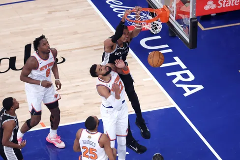 https://www.basketusa.com/thumbor/a-o7DFDHQVvWeyQcAFSkhG011UU=/488x325/smart/filters:format(webp)/https%3A%2F%2Fmedia.basketusa.com%2Fmain%2F2026%2F06%2FUSATSI_29154528.jpg