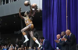 La statue d’Elgin Baylor dévoilée devant le Staples Center