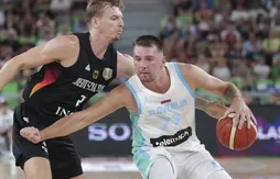 Luka Doncic en tenue face à la Grande-Bretagne