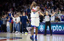 Joel Embiid expulsé, Tyrese Maxey fait plier Victor Wembanyama et les Spurs
