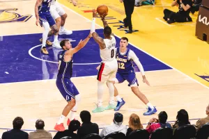Damian Lillard refroidit les Lakers au bout du suspense