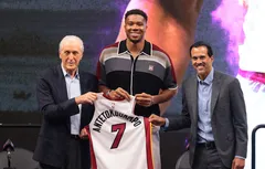 Giannis Antetokounmpo explique pourquoi il a laissé le numéro 34 à Milwaukee