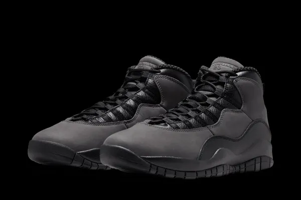 La Air Jordan 10 « Shadow » sort de l’ombre