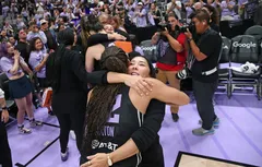 Natalie Nakase élue coach de l’année !