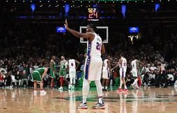 Joel Embiid du sol au plafond