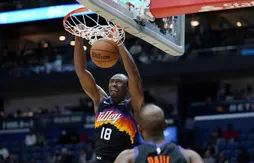 Bismack Biyombo brille à Phoenix