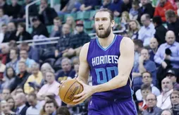 Charlotte : entorse au genou pour Spencer Hawes