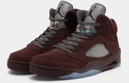 Une touche de bordeaux sur la Air Jordan 5 « Burgundy »