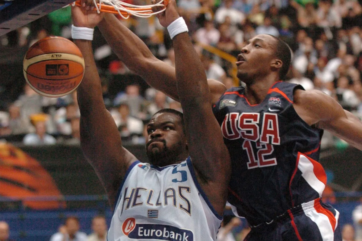 Il y a 20 ans, la Grèce infligeait à Team USA la défaite qui allait façonner la Redeem Team