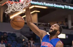 Andre Drummond marche sur les Wolves
