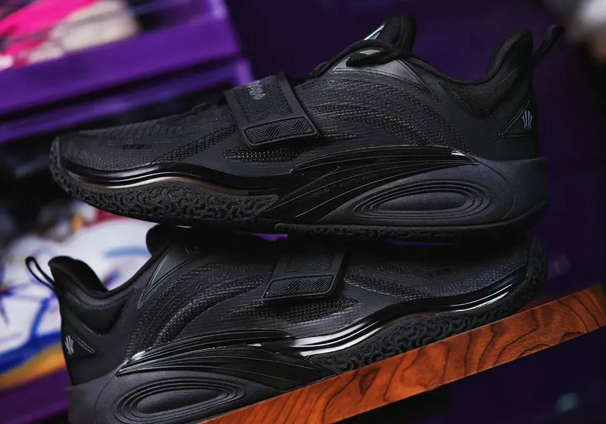 Première chaussure signature de Kyrie Irving, la Kai 1 continue d'enrichir sa collection avec un sixième coloris à venir