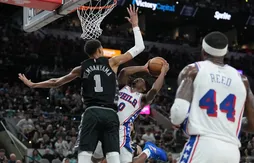 En mode Allen Iverson, Tyrese Maxey (52 points) mate les Spurs et Victor Wembanyama !