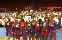 L’image du soir : la France au milieu de ses supporters