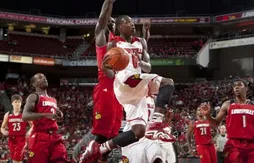 La défense du titre de champion a commencé pour Louisville